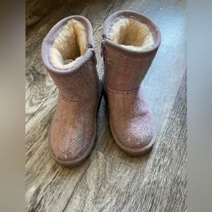Girl’s bearpaw boots